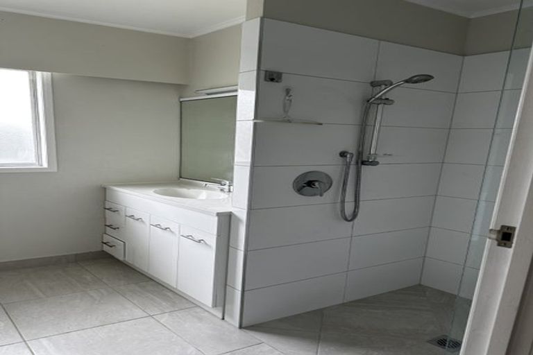 Photo of property in 12 Halberg Street, Papakura, 2110