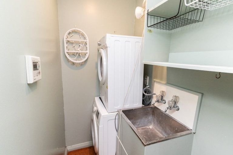 Photo of property in 192 Sutherland Road, Lyall Bay, Wellington, 6022