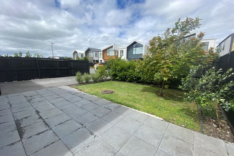 Photo of property in 20 Liberation Road, Papakura, 2110