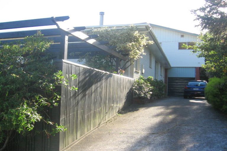 Photo of property in 3b Taumaru Avenue, Lowry Bay, Lower Hutt, 5013