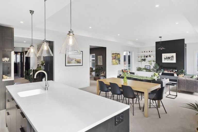 Photo of property in 33 Little Alpha Loop, Wanaka, 9305