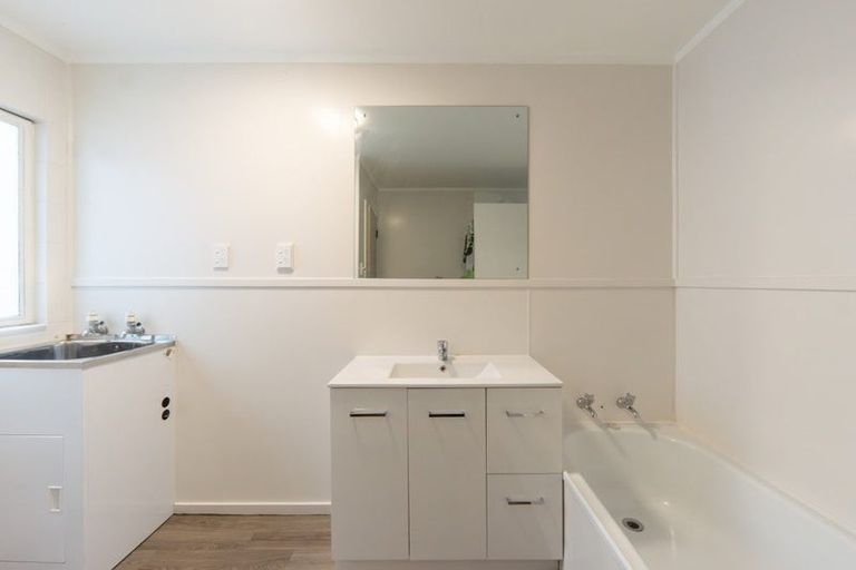 Photo of property in 1/2 Ruakiwi Road, Hamilton Lake, Hamilton, 3204