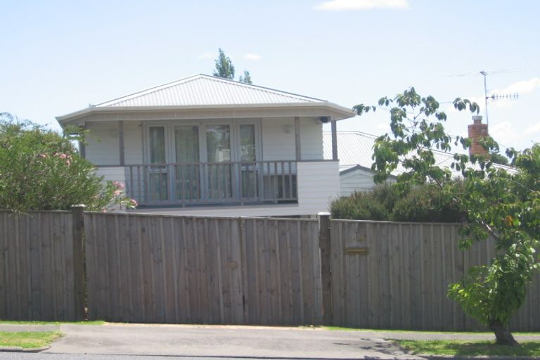 Photo of property in 3/79 Raleigh Road, Northcote, Auckland, 0627