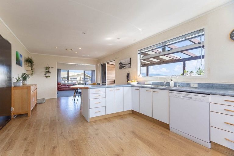 Photo of property in 12b Kohutuhutu Road, Raumati Beach, Paraparaumu, 5032