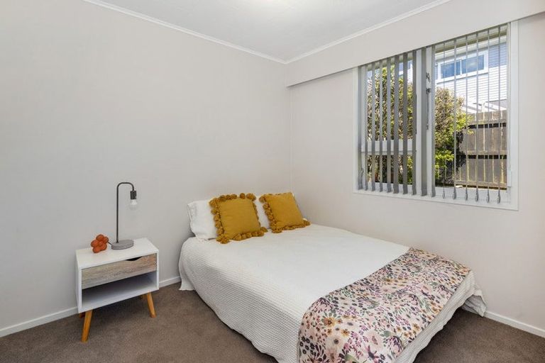 Photo of property in 12 Kahikatea Grove, Paparangi, Wellington, 6037