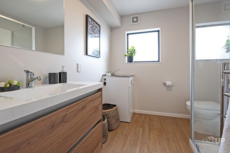 Photo of property in 168 Luckens Road, West Harbour, Auckland, 0618