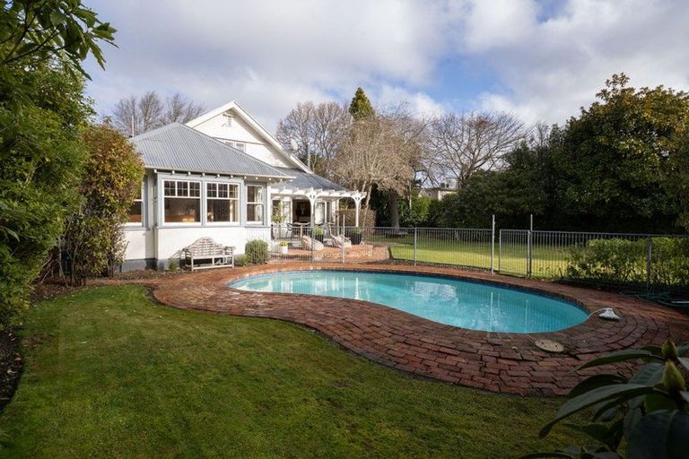 Photo of property in 186 Fendalton Road, Fendalton, Christchurch, 8052