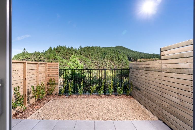 Photo of property in 84 Ara Paiwhenua, Tawa, Wellington, 5028