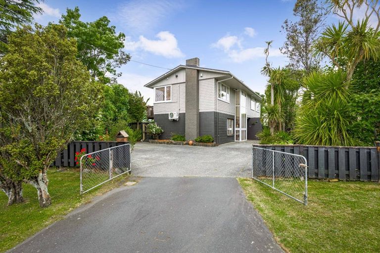 Photo of property in 42 Konini Road, Titirangi, Auckland, 0604