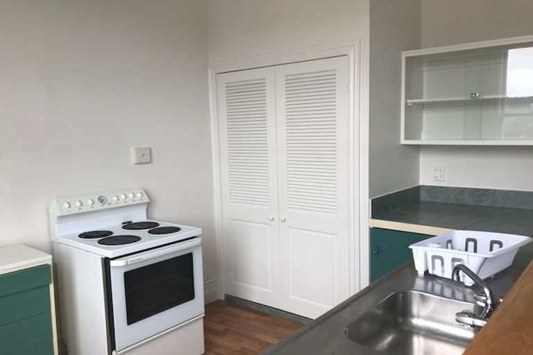 Photo of property in 100 Wallace Street, Mount Cook, Wellington, 6021