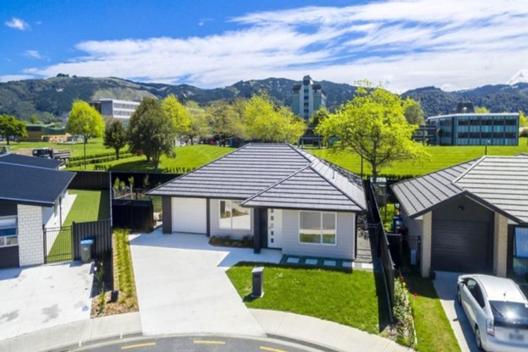 Photo of property in 12 Passchendaele Grove, Trentham, Upper Hutt, 5018