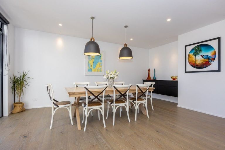 Photo of property in 2 Kotare Drive, Wanaka, 9305