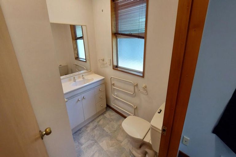 Photo of property in 2 Wardour Mews, Avonhead, Christchurch, 8042