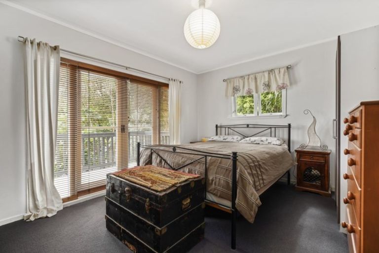 Photo of property in 18 Rimutaka Place, Titirangi, Auckland, 0604