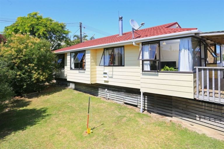 Photo of property in 1 Marlene Avenue, Te Atatu South, Auckland, 0610