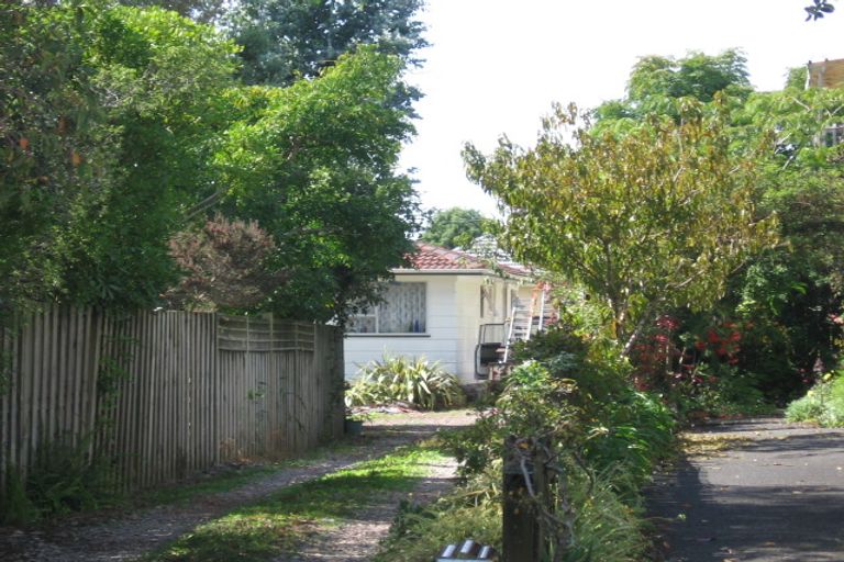 Photo of property in 8 Pokapu Street, Titirangi, Auckland, 0600