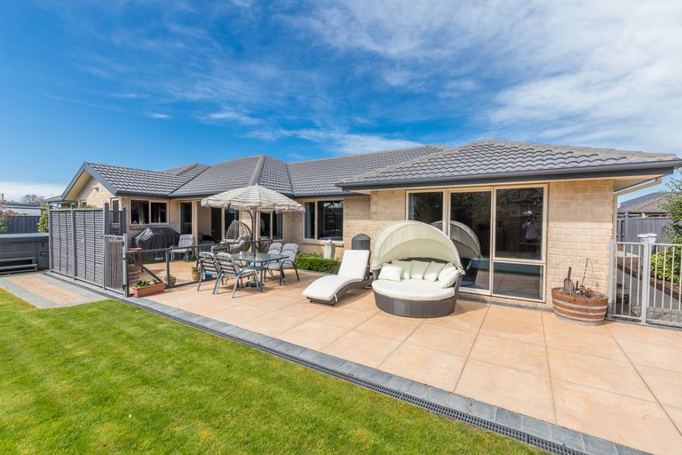 Photo of property in 54 Westpark Drive, Burnside, Christchurch, 8053