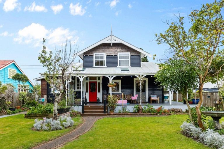 Photo of property in 112a Hine Street, New Plymouth, 4310