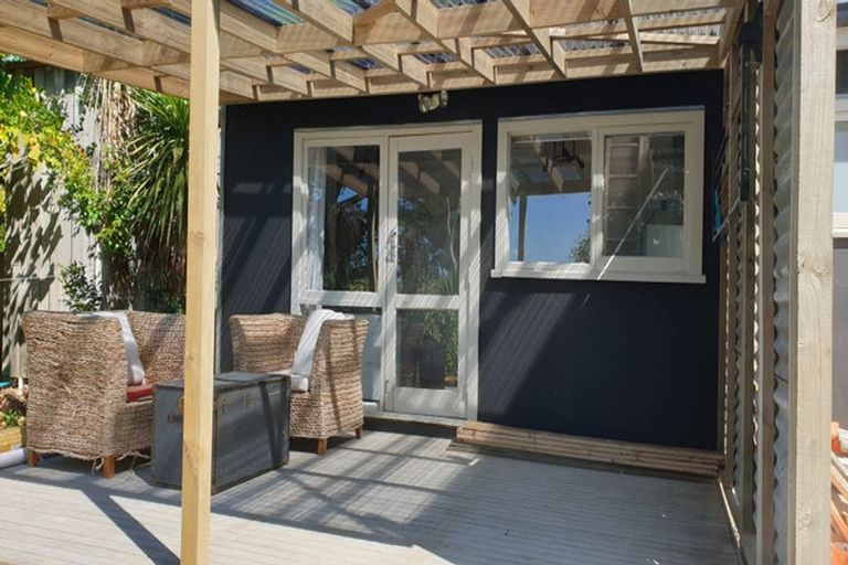 Photo of property in 2 Rimu Road, Mangere Bridge, Auckland, 2022