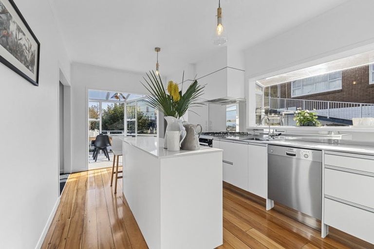 Photo of property in 49 Queens Road, Glen Avon, New Plymouth, 4312