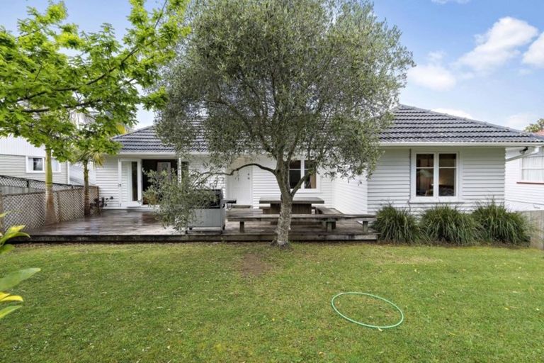 Photo of property in 32 Stanaway Street, Hillcrest, Auckland, 0627