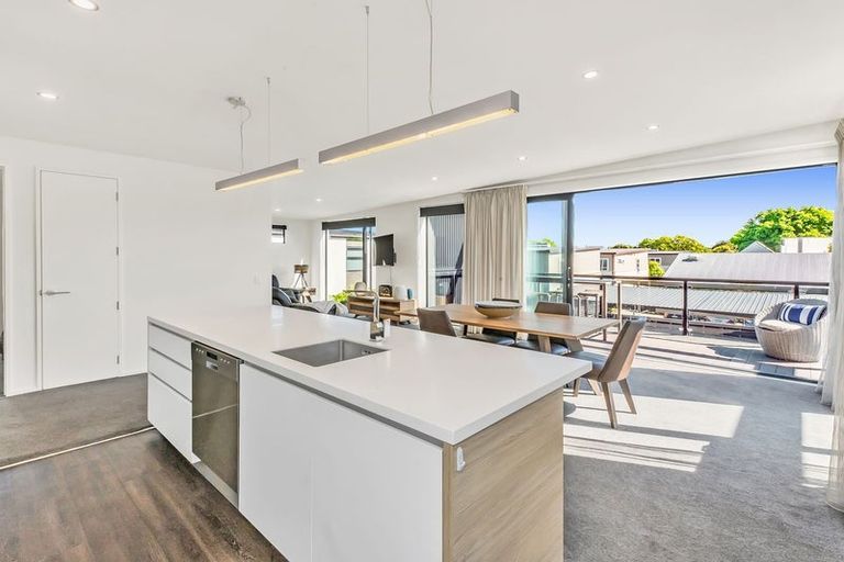 Photo of property in 4/275 Kilmore Street, Christchurch Central, Christchurch, 8011