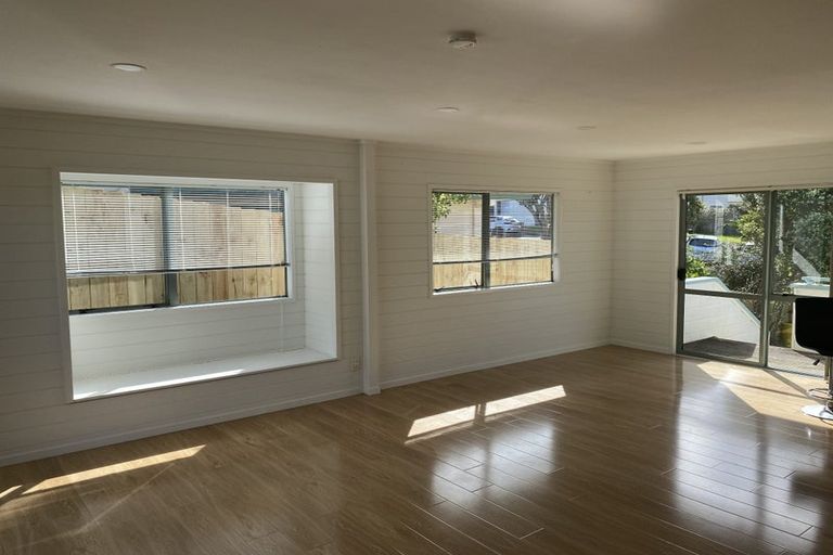 Photo of property in 1/4 Mossop Rise, Glenfield, Auckland, 0629