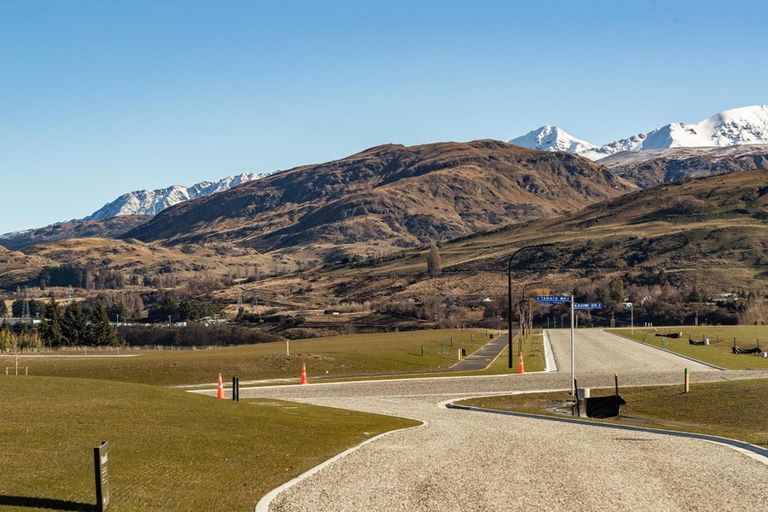 Photo of property in 11 Kahiwi Drive, Lower Shotover, 9304