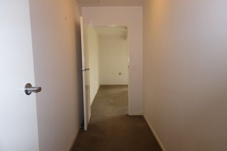 Photo of property in 198 Newlands Road, Newlands, Wellington, 6037