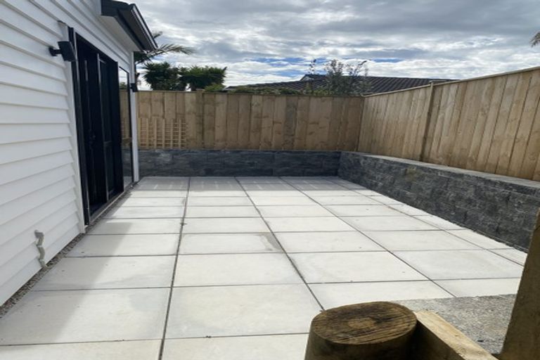 Photo of property in 32a Tupaki Place, Pakuranga Heights, Auckland, 2010