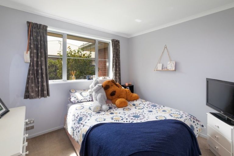 Photo of property in 31a Mataroa Place, Parklands, Christchurch, 8083