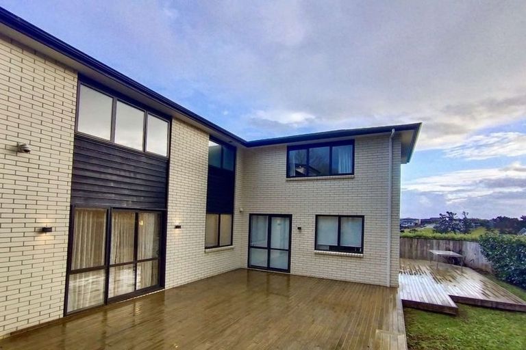 Photo of property in 74 Harrowglen Drive, Northcross, Auckland, 0630