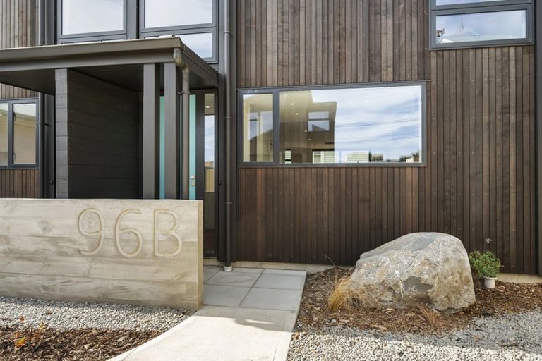 Photo of property in 96 Apu Crescent, Lyall Bay, Wellington, 6022