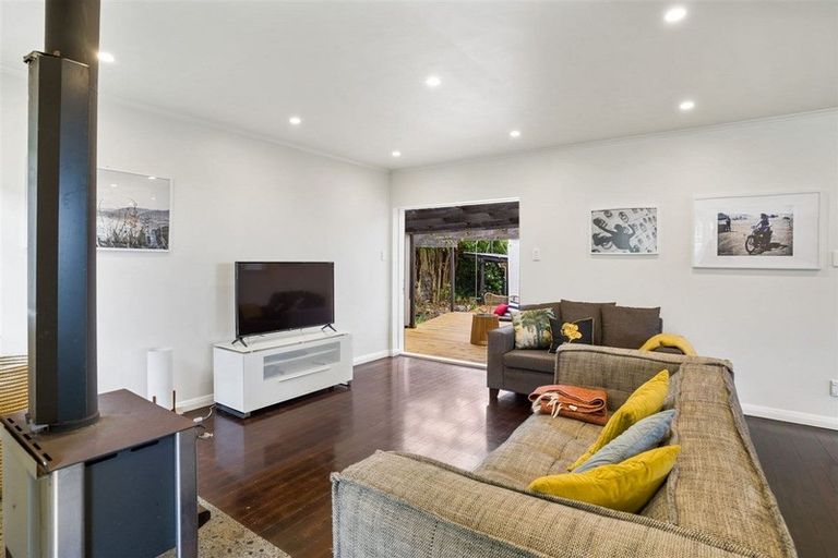 Photo of property in 279 Titirangi Road, Titirangi, Auckland, 0604