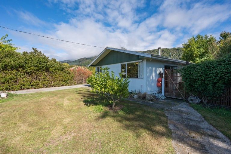 Photo of property in 136 Fairfax Street, Murchison, 7007
