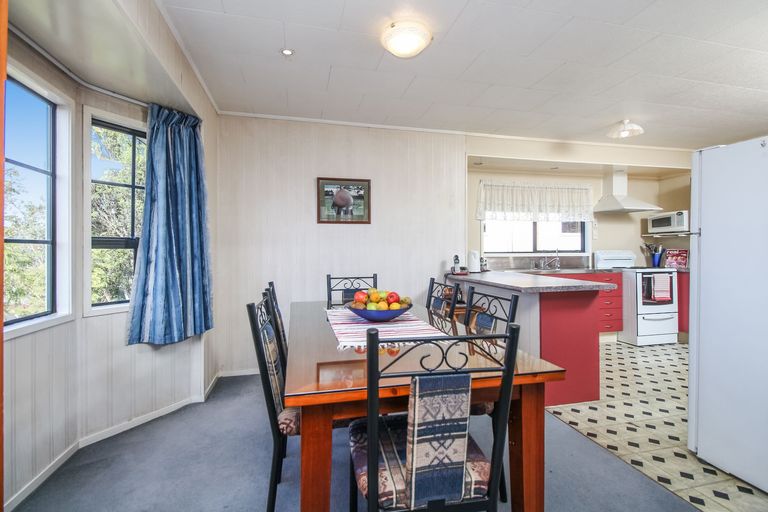 Photo of property in 28 Holmes Drive South, Massey, Auckland, 0614