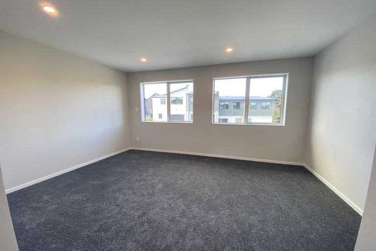 Photo of property in 39 Kaimai Avenue, Massey, Auckland, 0614