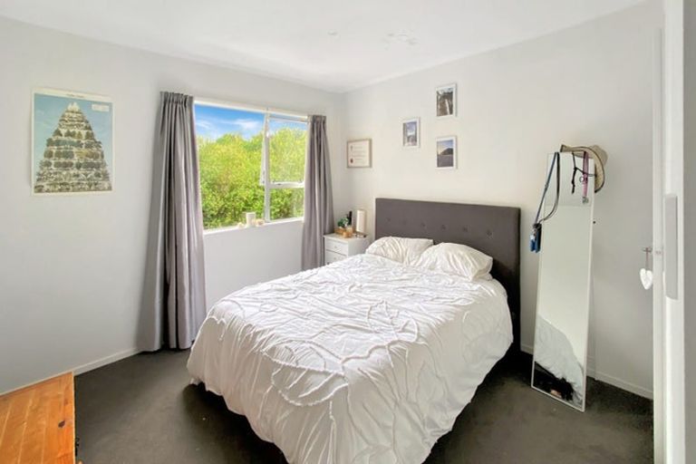 Photo of property in 27 Malters Place, Browns Bay, Auckland, 0630