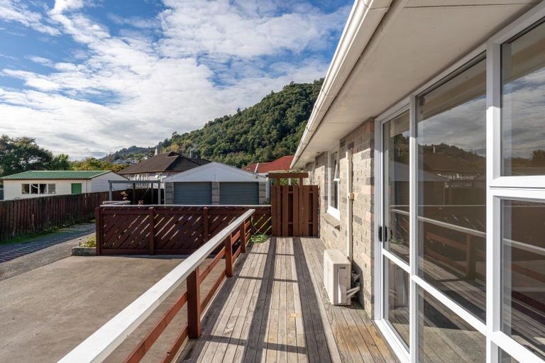 Photo of property in 46 York Street, Picton, 7220