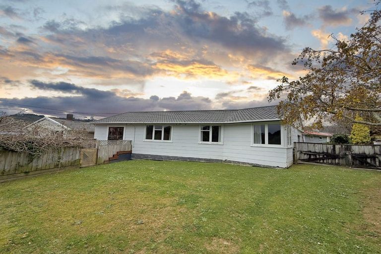 Photo of property in 1 Gribble Grove, Stokes Valley, Lower Hutt, 5019