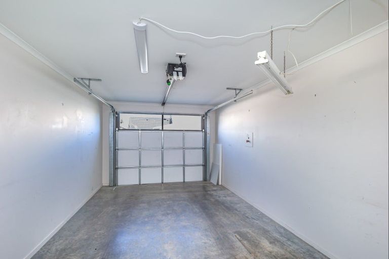 Photo of property in Rangeview Villas, 17/9 Fuller Close, Levin, 5510