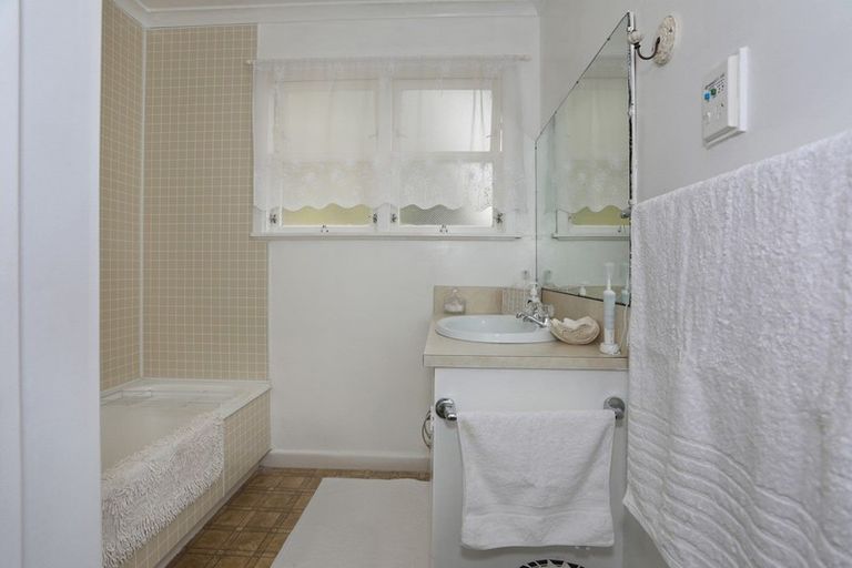 Photo of property in 26 Oxford Street, Marton, 4710