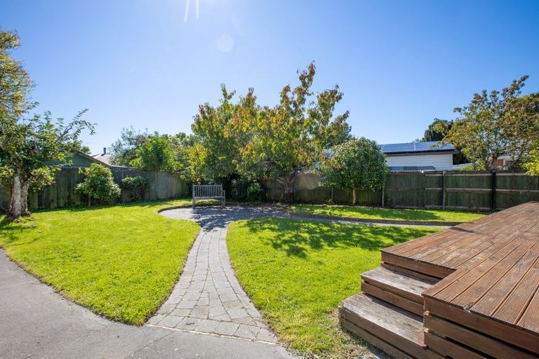Photo of property in 18 Delph Street, Avonhead, Christchurch, 8042