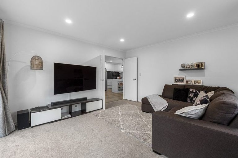 Photo of property in 16 Verdot Close, Kumeu, 0810
