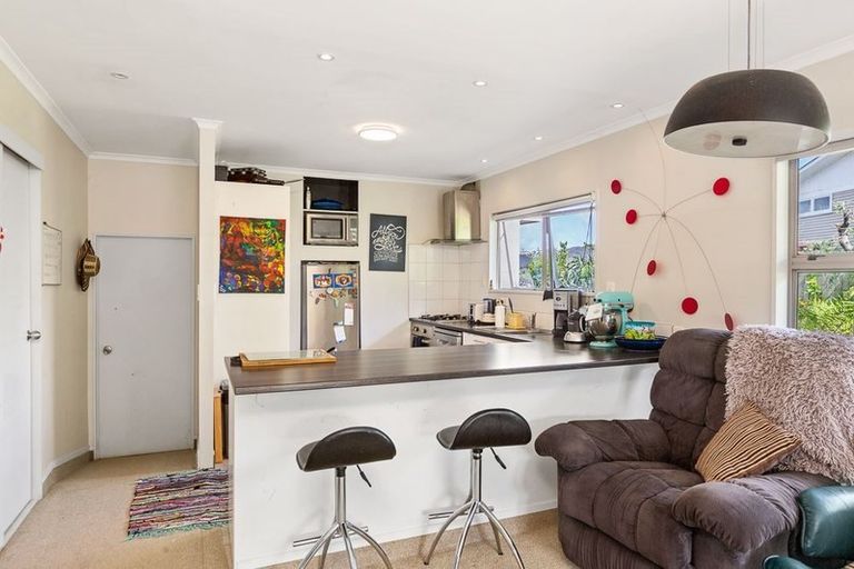 Photo of property in 3b Lillian Place, Orewa, 0931