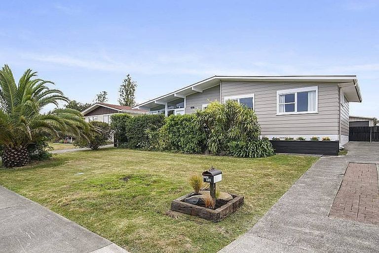 Photo of property in 72 Walworth Avenue, Pakuranga Heights, Auckland, 2010