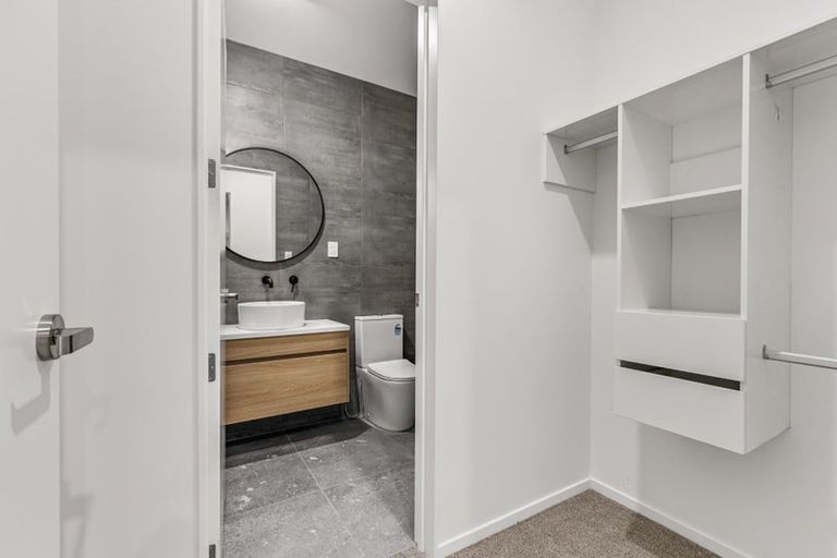 Photo of property in 21 Paretao Street, Massey, 0614