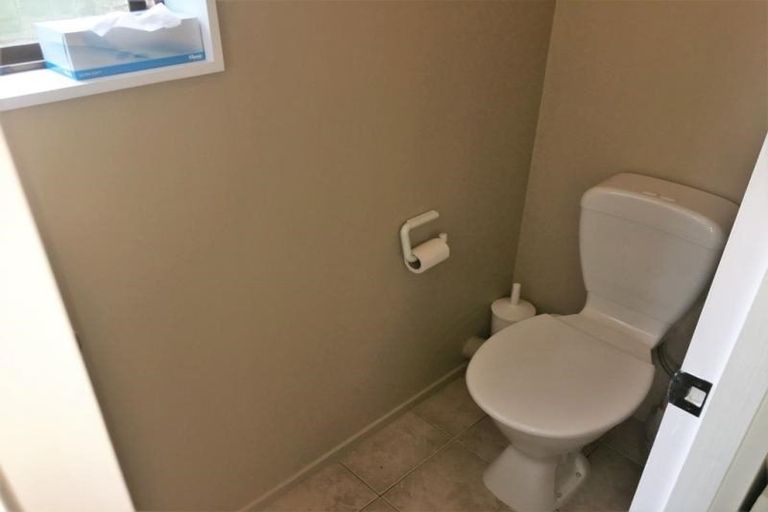 Photo of property in 1/42 Pokapu Street, Titirangi, Auckland, 0600