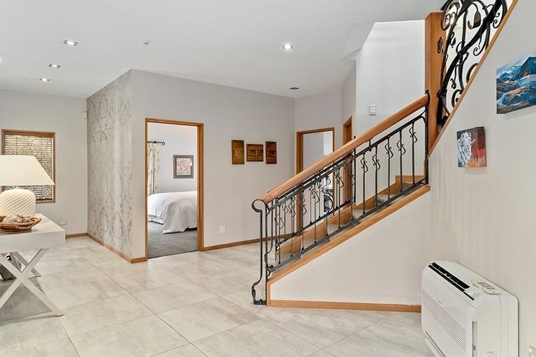 Photo of property in 15 Morrows Mead, Wanaka, 9305