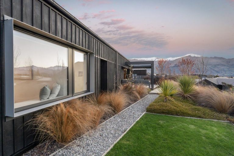 Photo of property in 15 Kereru Crescent, Wanaka, 9305